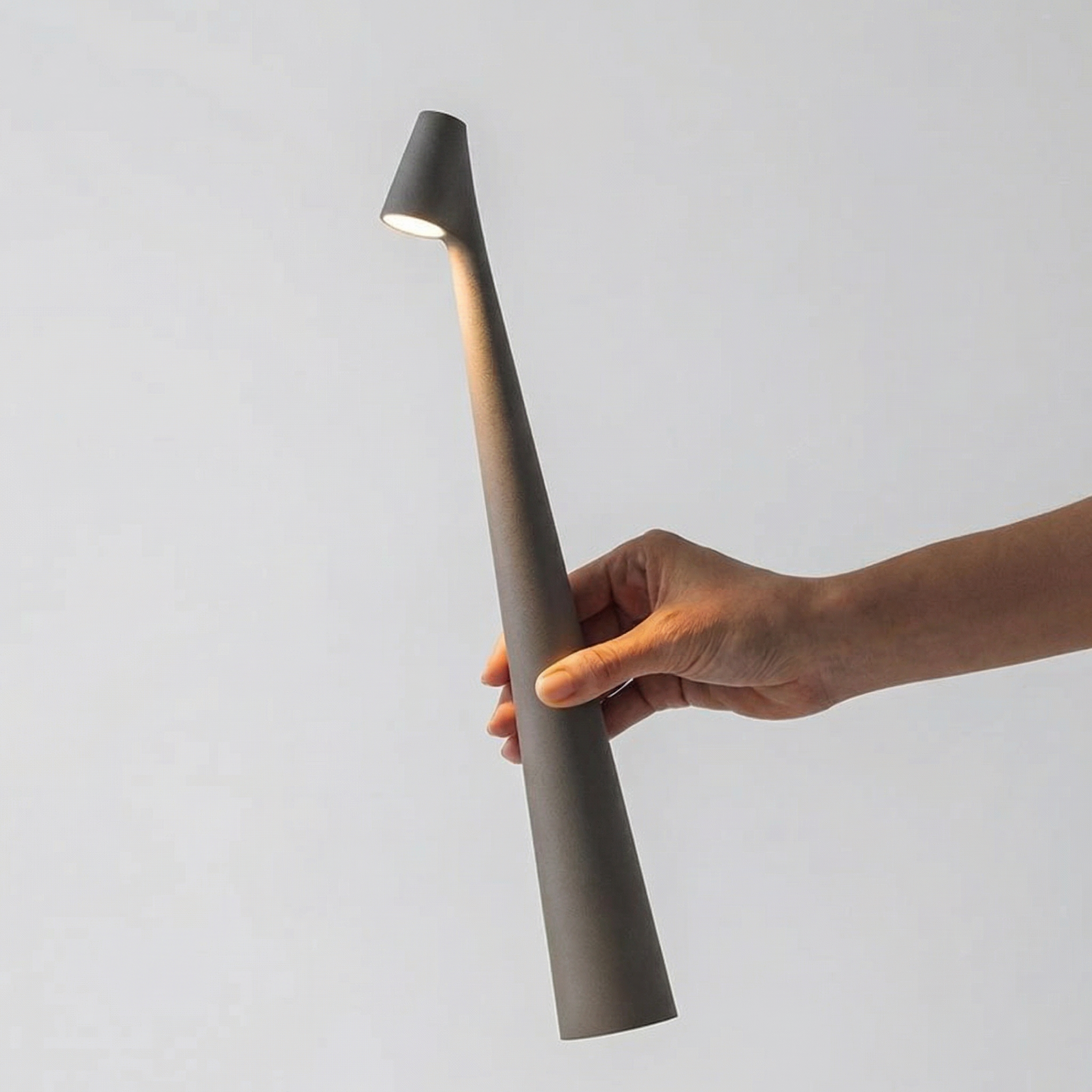 Contemporary Table Lamp with Adjustable Height | Modern Minimalist Design for Cozy Ambiance