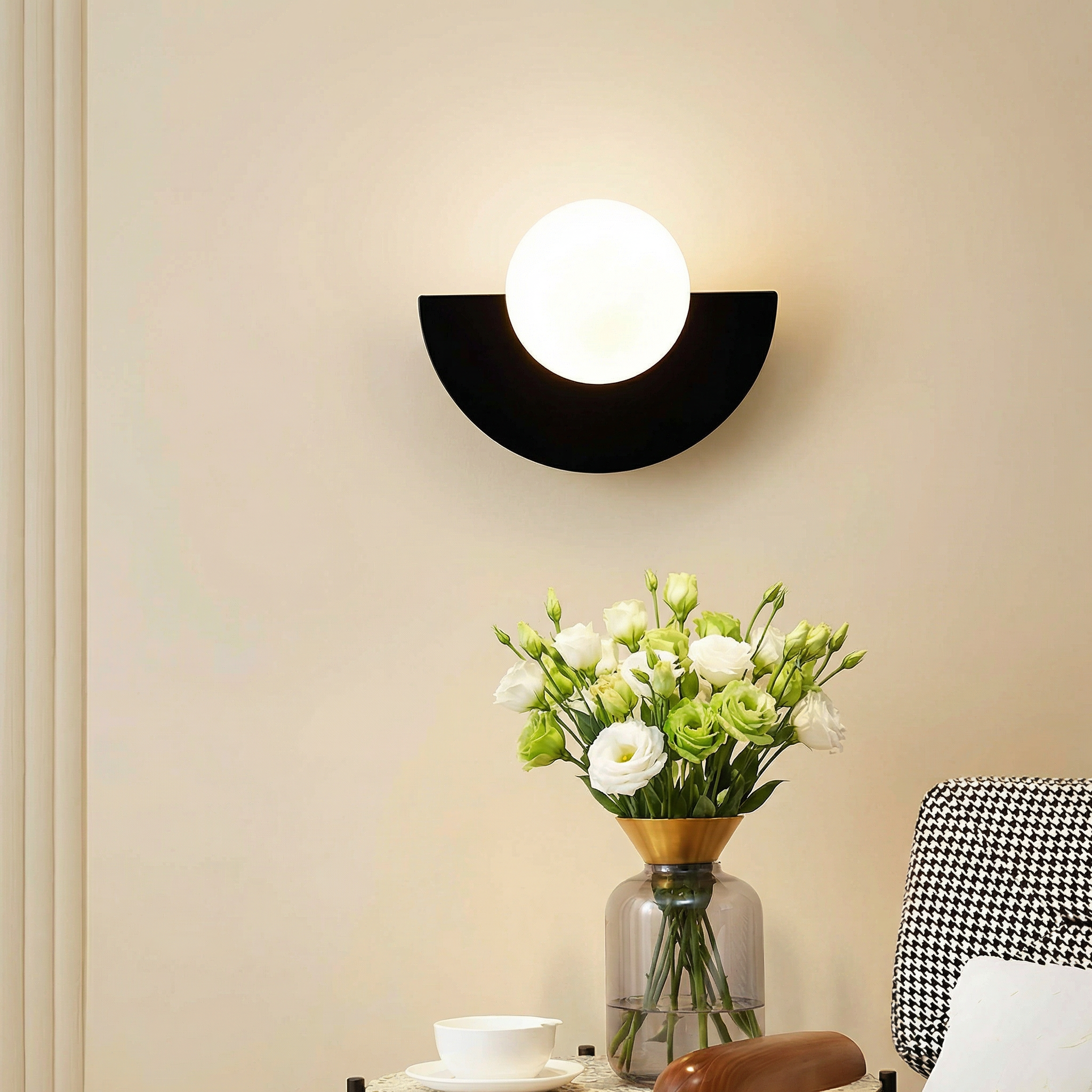 Everest | Wall Lamp with Integrated LED & Contemporary Design | Warm Ambiance for Modern Spaces